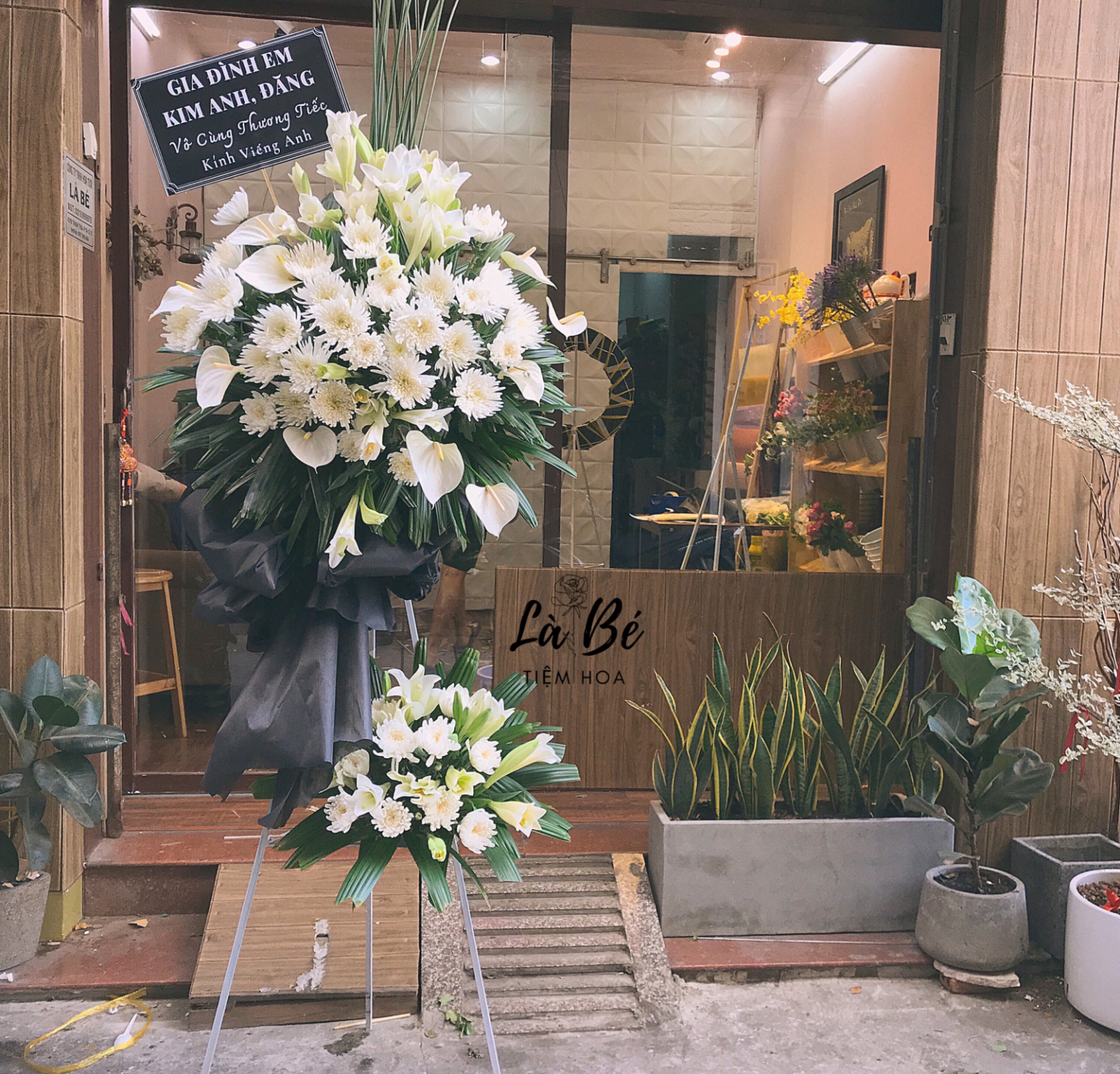 Kệ Hoa Chia Buồn - LB00114 - labe.vn