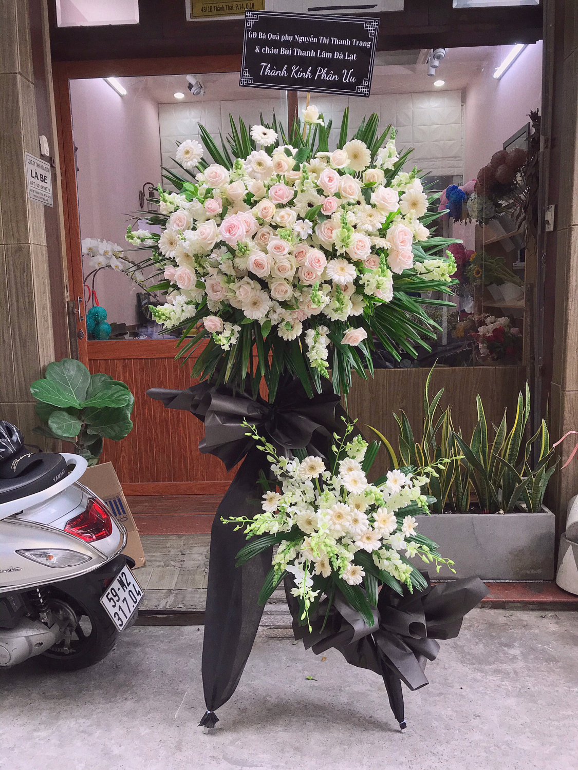 Chậu Hoa Chia Buồn - LB00218 - labe.vn
